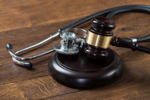 stockfresh_6387113_gavel-and-stethoscope-on-table_sizeS-300x200